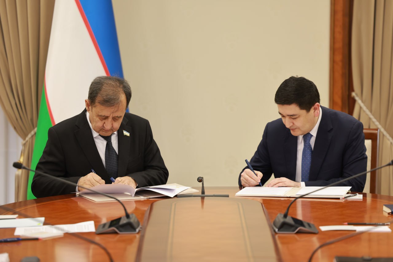 Oliy Majlis Senatining Sud-huquq masalalari va korrupsiyaga qarshi kurashish qo‘mitasi hamda Adliya vazirligi huzuridagi Qonunchilikni tahlil qilish va tartibga solish ta’sirini baholash instituti o‘rtasida memorandum imzolash marosimi bo‘lib o‘tdi.